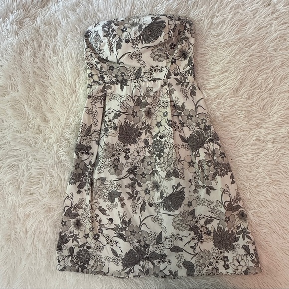 Old Navy Strapless Floral Mini Dress Size 2 LIKE NEW - Picture 7 of 16